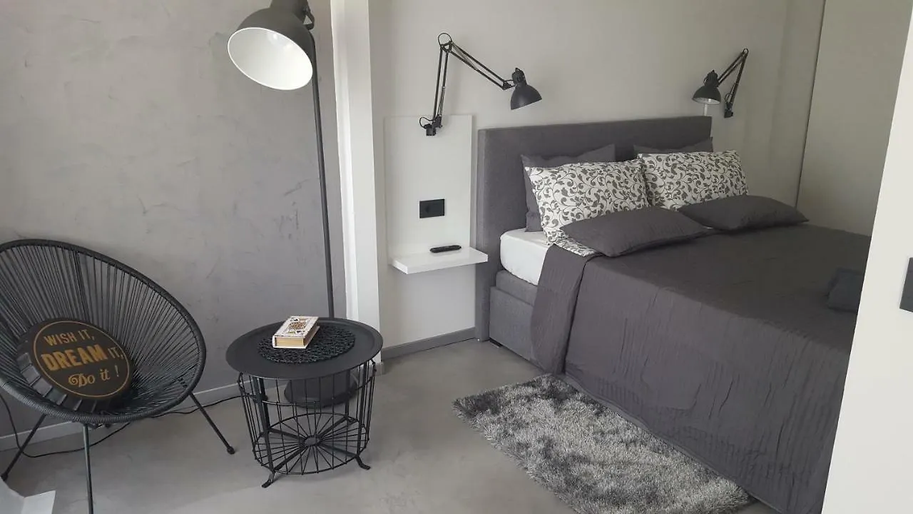 Apartman Vip, With Free Garage Parking Pula Appartement