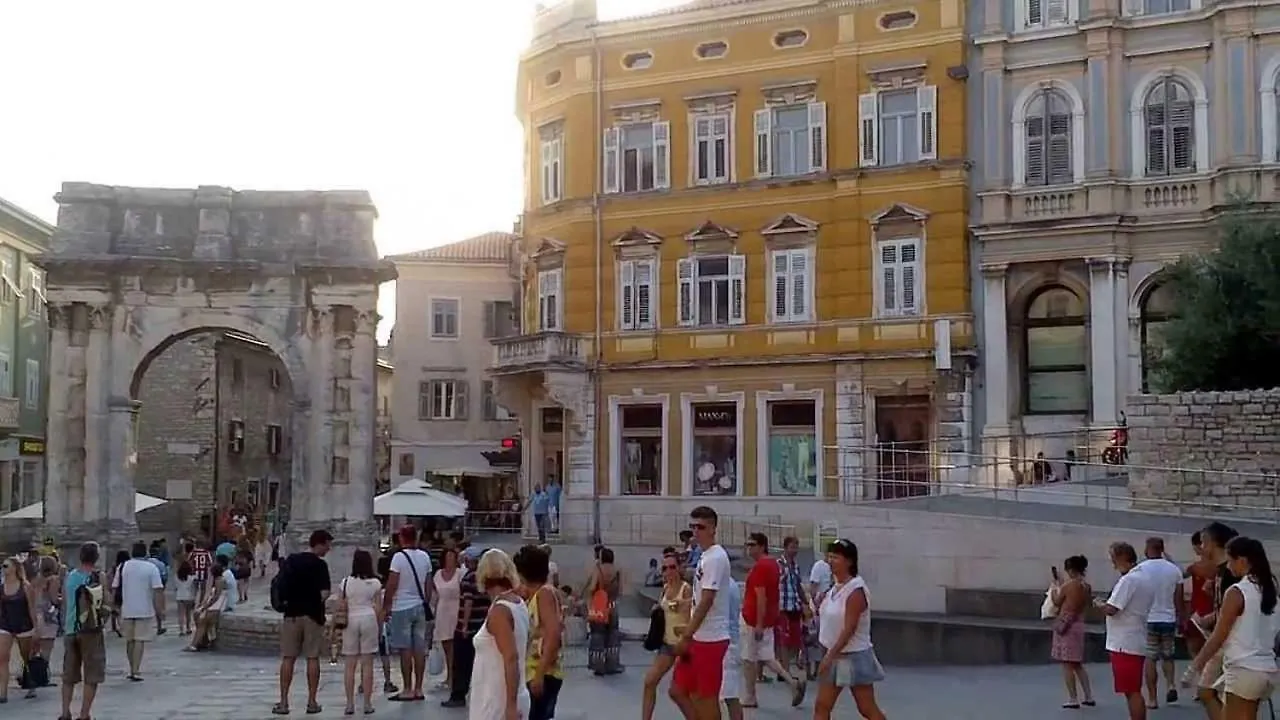 Appartement Apartman Vip, With Free Garage Parking Pula